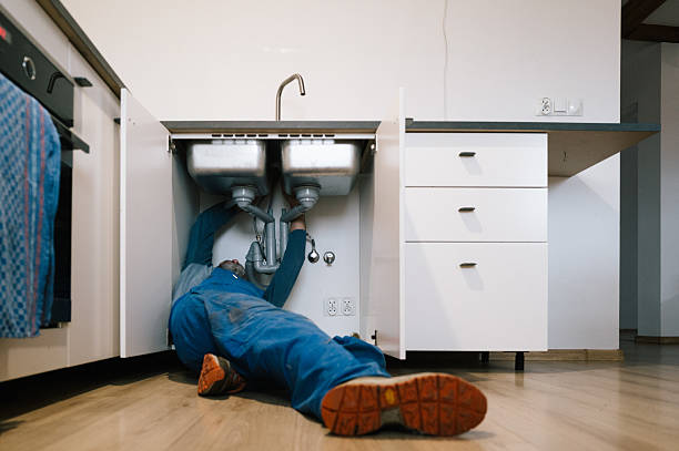 Professional Emergency Plumber technician working in Graham, WA